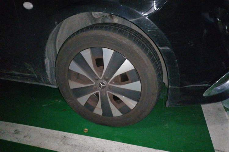 Used Mercedes-Benz Vito 2023 2.0T Elite Version 7 Seats Right Front Wheel Hub