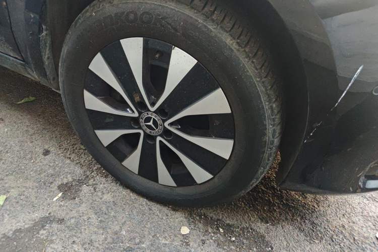 Used Mercedes-Benz Vito 2023 2.0T Business Version 7 Seats Right Front Wheel Hub