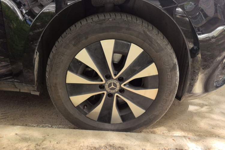 Used Mercedes-Benz Vito 2023 2.0T Business Version 7 Seats Right Front Wheel Hub