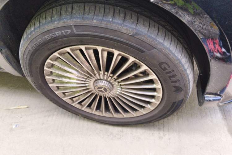 Used Mercedes-Benz Vito 2023 2.0T Business Version 7 Seats Right Front Wheel Hub