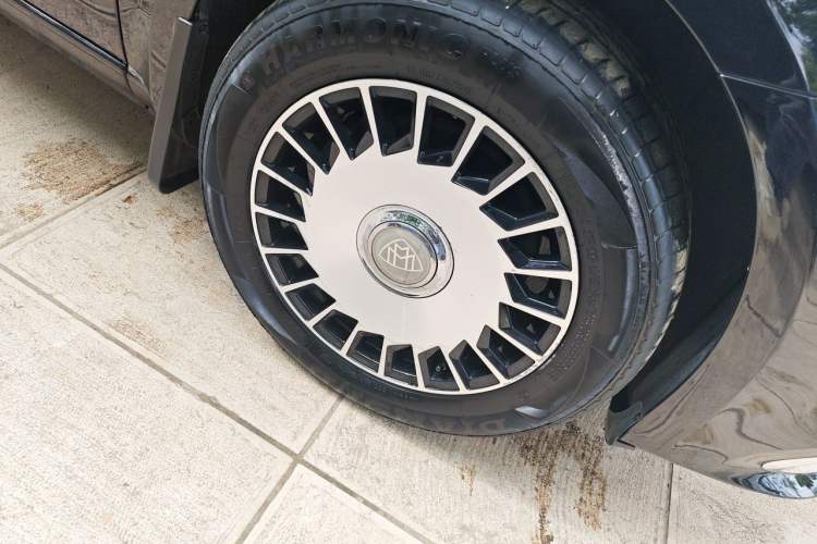 Used Mercedes-Benz Vito 2023 2.0T Business Version 7 Seats Right Front Wheel Hub