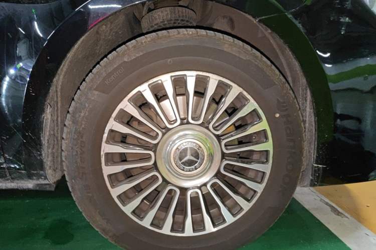 Used Mercedes-Benz Vito 2023 2.0T Business Version 7 Seats Right Front Wheel Hub