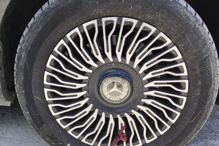 Used Mercedes-Benz Vito 2023 2.0T Business Version 7 Seats Right Front Wheel Hub