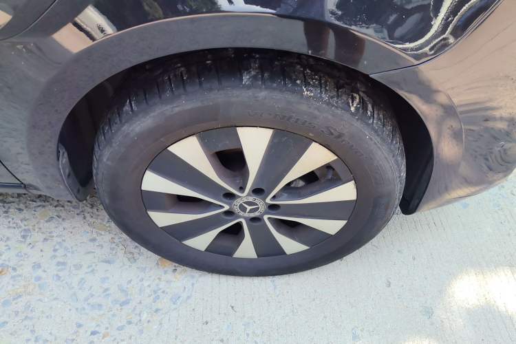 Used Mercedes-Benz Vito 2023 2.0T Business Version 7 Seats Right Front Wheel Hub