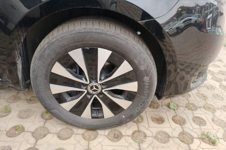 Used Mercedes-Benz Vito 2023 2.0T Elite Version 7 Seats Right Front Wheel Hub