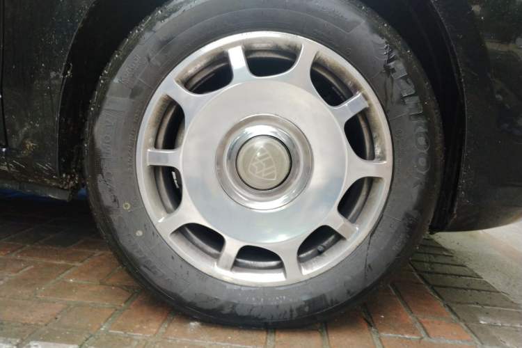 Used Mercedes-Benz Vito 2023 2.0T Elite Version 7 Seats Right Front Wheel Hub