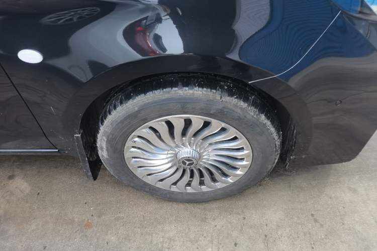 Used Mercedes-Benz Vito 2023 2.0T Business Version 7 Seats Right Front Wheel Hub
