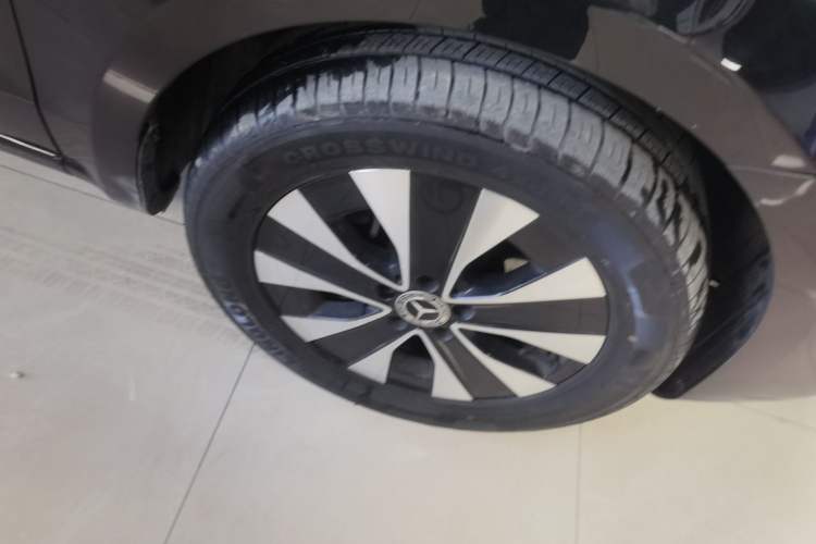 Used Mercedes-Benz Vito 2023 2.0T Elite Version 7 Seats Right Front Wheel Hub
