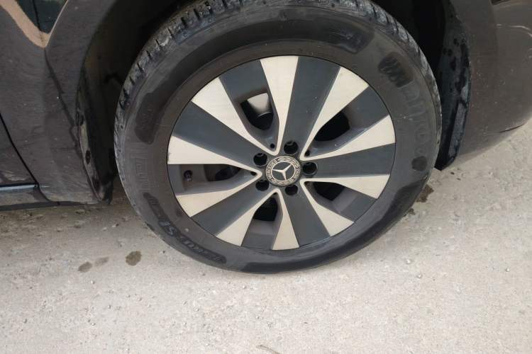 Used Mercedes-Benz Vito 2023 2.0T Business Version 7 Seats Right Front Wheel Hub
