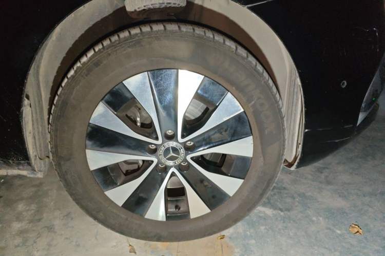 Used Mercedes-Benz Vito 2023 2.0T Elite Version 7 Seats Right Front Wheel Hub