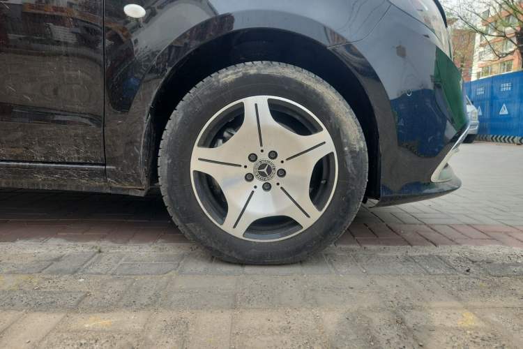 Used Mercedes-Benz Vito 2023 2.0T Elite Version 7 Seats Right Front Wheel Hub