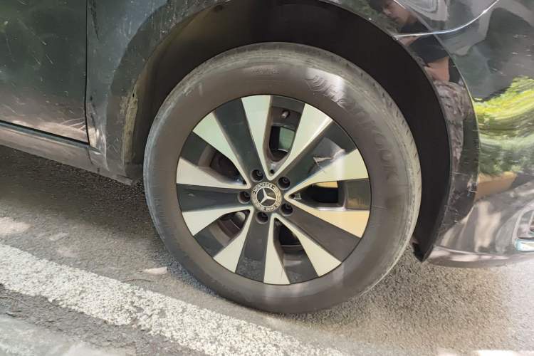 Used Mercedes-Benz Vito 2023 2.0T Elite Version 7 Seats Right Front Wheel Hub