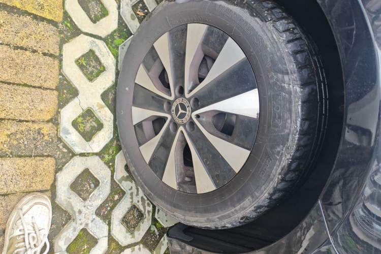 Used Mercedes-Benz Vito 2023 2.0T Business Version 7 Seats Right Front Wheel Hub