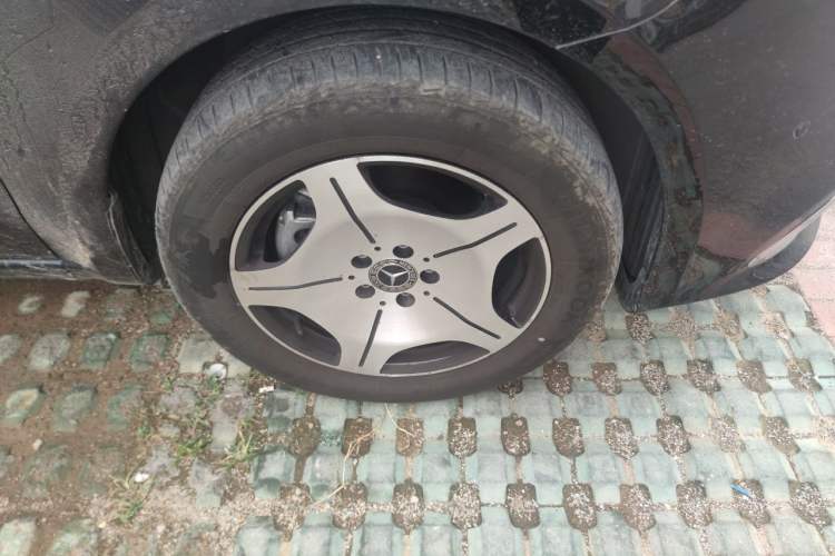 Used Mercedes-Benz Vito 2023 2.0T Elite Version 7 Seats Right Front Wheel Hub