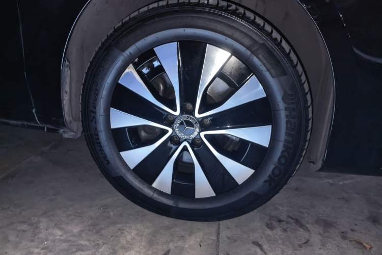 Used Mercedes-Benz Vito 2023 2.0T Business Version 7 Seats Right Front Wheel Hub