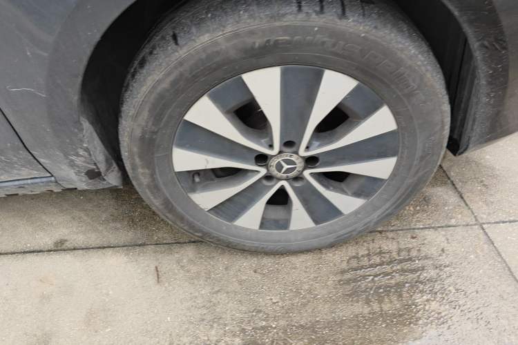 Used Mercedes-Benz Vito 2023 2.0T Elite Version 7 Seats Right Front Wheel Hub