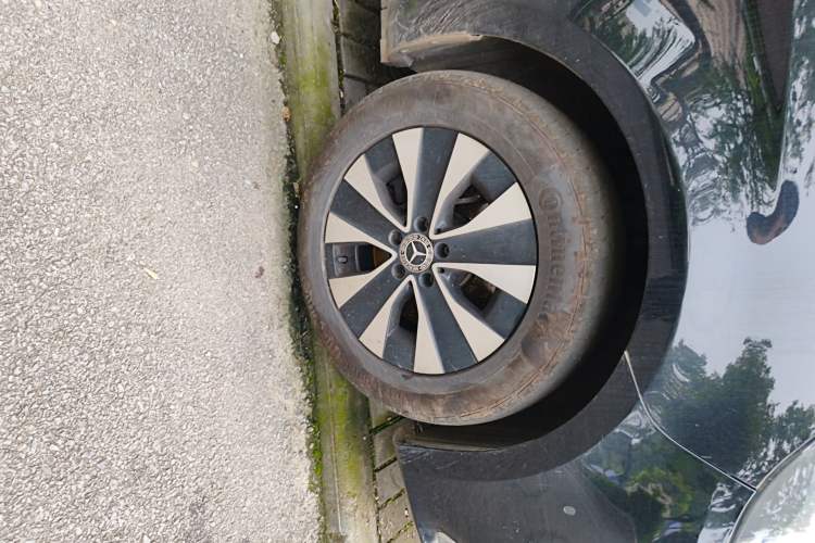Used Mercedes-Benz Vito 2023 2.0T Elite Version 7 Seats Right Front Wheel Hub