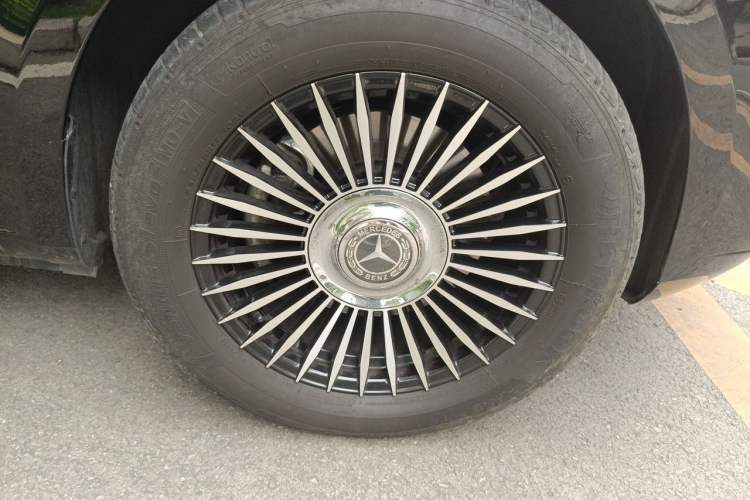 Used Mercedes-Benz Vito 2023 2.0T Business Version 7 Seats Right Front Wheel Hub