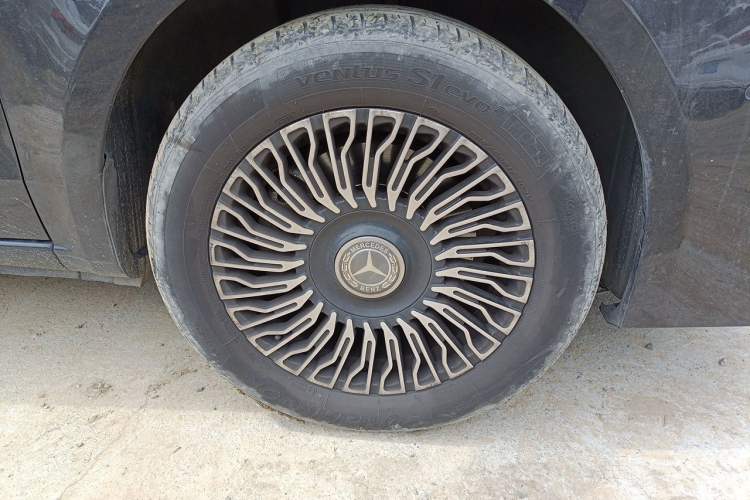 Used Mercedes-Benz Vito 2023 2.0T Business Version 7 Seats Right Front Wheel Hub