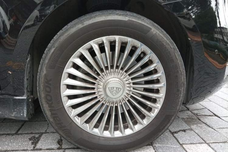 Used Mercedes-Benz Vito 2023 2.0T Elite Version 7 Seats Right Front Wheel Hub