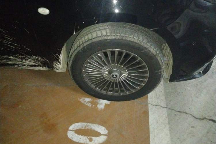 Used Mercedes-Benz Vito 2023 2.0T Business Version 7 Seats Right Front Wheel Hub