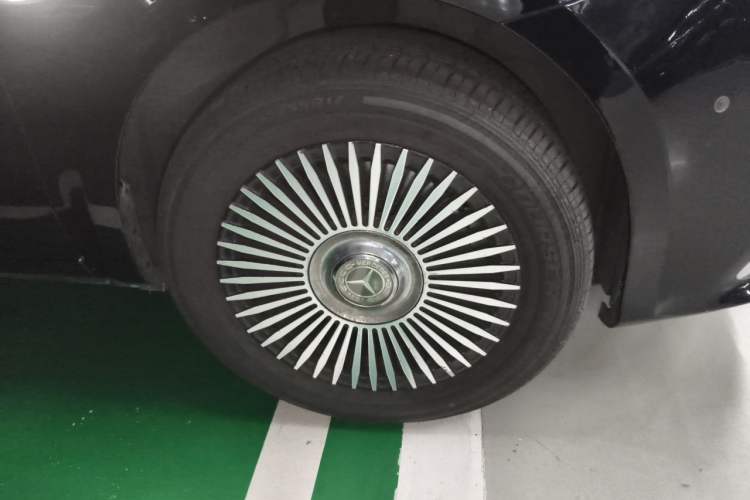 Used Mercedes-Benz Vito 2023 2.0T Elite Version 7 Seats Right Front Wheel Hub