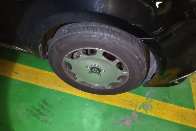 Used Mercedes-Benz Vito  Right Front Wheel Hub