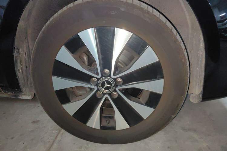 Used Mercedes-Benz Vito 2023 2.0T Elite Version 7 Seats Right Front Wheel Hub