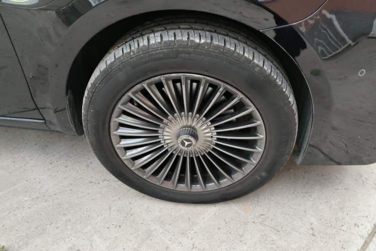 Used Mercedes-Benz Vito 2023 2.0T Elite Version 7 Seats Right Front Wheel Hub
