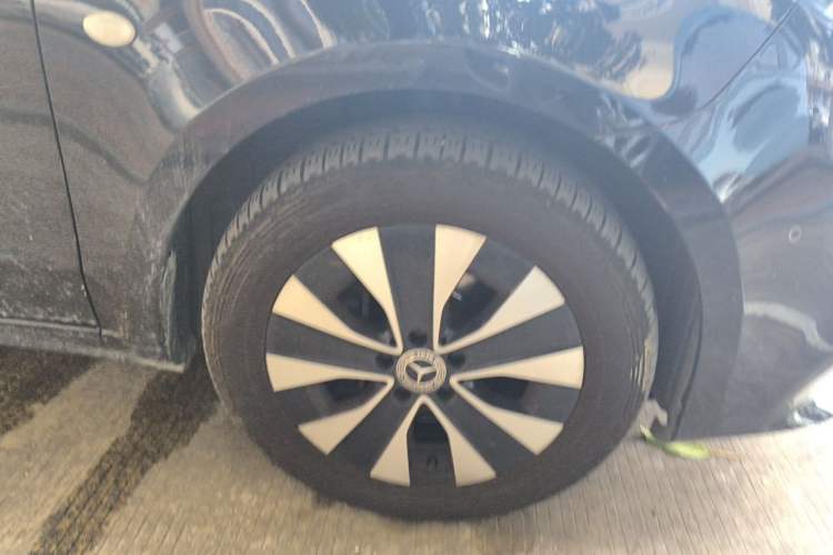 Used Mercedes-Benz Vito 2023 2.0T Elite Version 7 Seats Right Front Wheel Hub