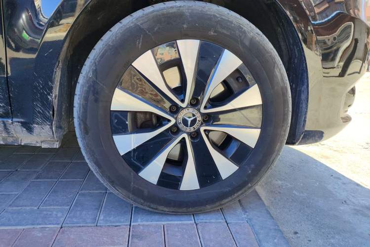 Used Mercedes-Benz Vito 2023 2.0T Business Version 7 Seats Right Front Wheel Hub