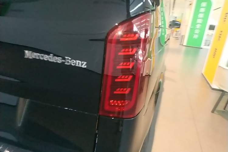 Used Mercedes-Benz Vito 2023 2.0T Elite Version 7 Seats Right Rear Taillight