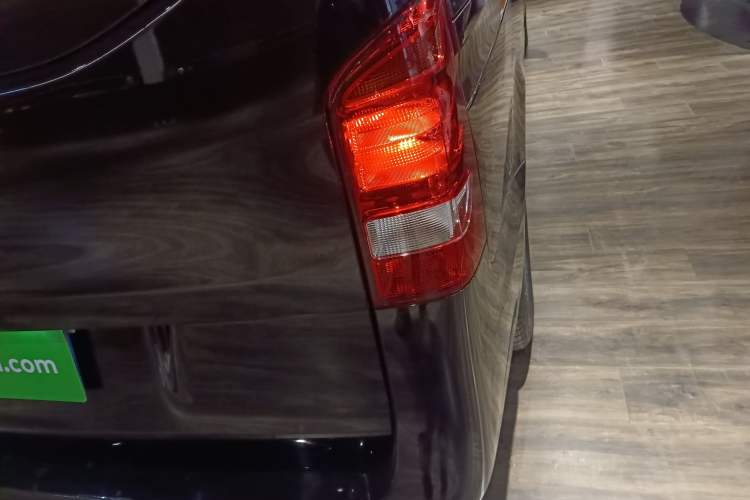 Used Mercedes-Benz Vito 2023 2.0T Elite Version 7 Seats Right Rear Taillight
