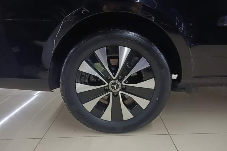 Used Mercedes-Benz Vito 2023 2.0T Elite Version 7 Seats Right Rear Wheel Hub