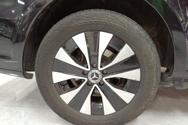 Used Mercedes-Benz Vito 2023 2.0T Elite Version 7 Seats Right Rear Wheel Hub