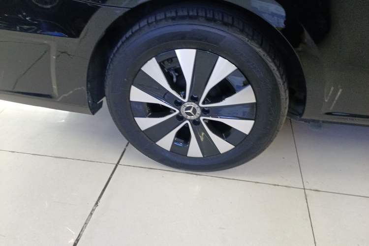 Used Mercedes-Benz Vito 2023 2.0T Business Version 7 Seats Right Rear Wheel Hub