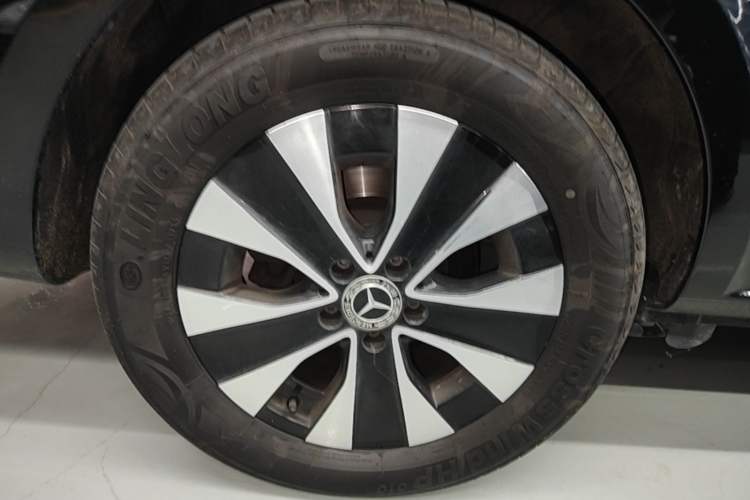 Used Mercedes-Benz Vito 2023 2.0T Business Version 7 Seats Right Rear Wheel Hub