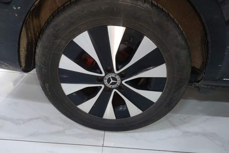 Used Mercedes-Benz Vito 2023 2.0T Business Version 7 Seats Right Rear Wheel Hub