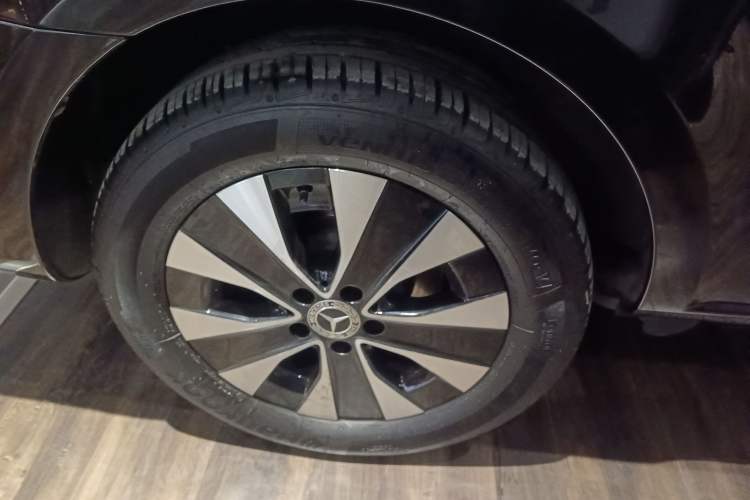 Used Mercedes-Benz Vito 2023 2.0T Elite Version 7 Seats Right Rear Wheel Hub