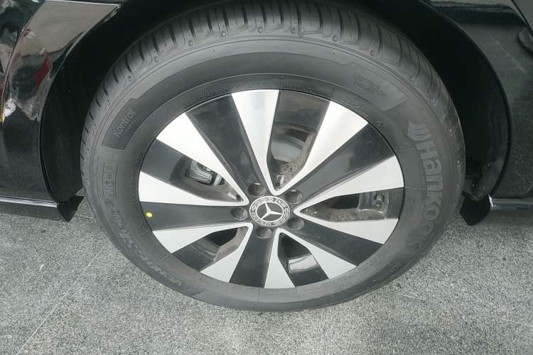 Used Mercedes-Benz Vito 2023 2.0T Business Version 7 Seats Right Rear Wheel Hub