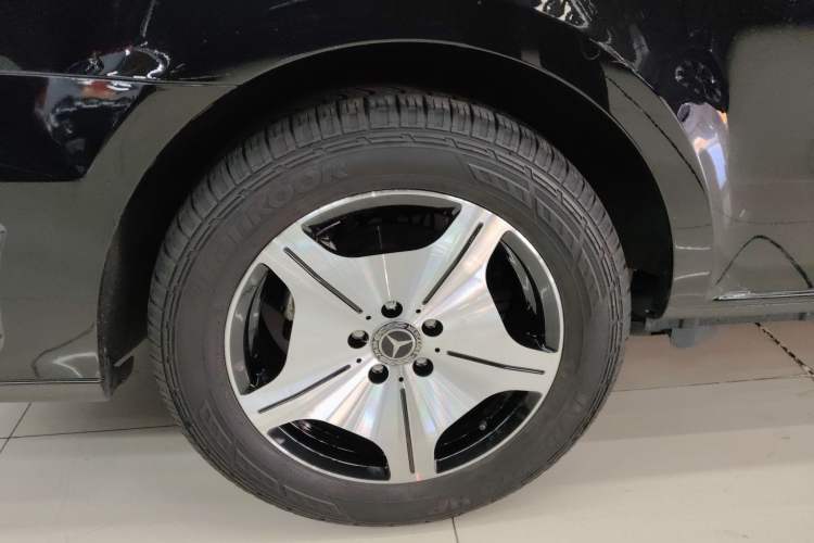Used Mercedes-Benz Vito 2023 2.0T Business Version 7 Seats Right Rear Wheel Hub