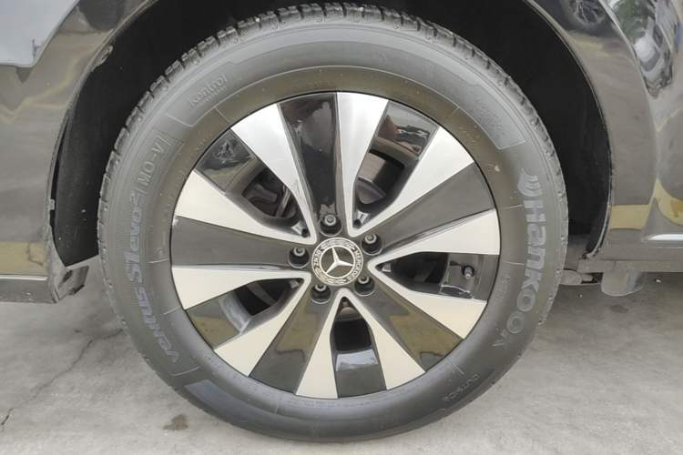 Used Mercedes-Benz Vito 2023 2.0T Business Version 7 Seats Right Rear Wheel Hub