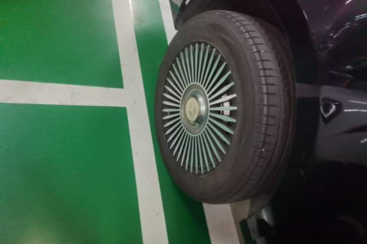 Used Mercedes-Benz Vito 2023 2.0T Elite Version 7 Seats Right Rear Wheel Hub