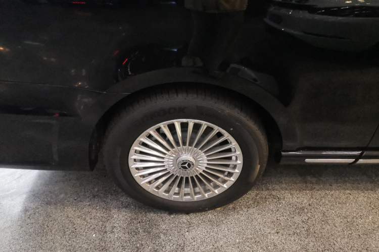 Used Mercedes-Benz Vito 2023 2.0T Business Version 7 Seats Right Rear Wheel Hub