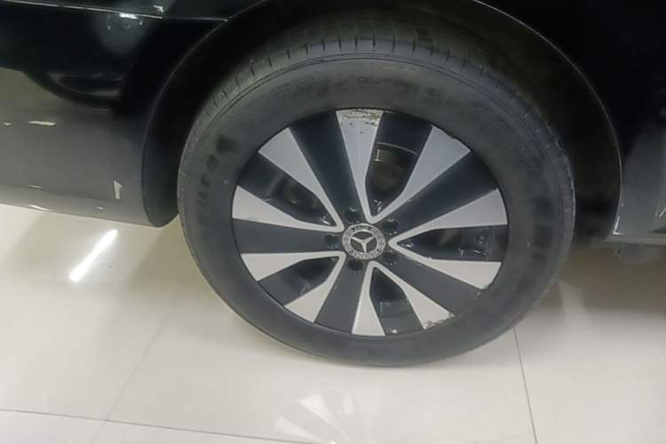 Used Mercedes-Benz Vito 2023 2.0T Elite Version 7 Seats Right Rear Wheel Hub