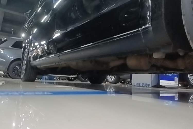 Used Mercedes-Benz Vito 2023 2.0T Elite Version 7 Seats Right Side Sill