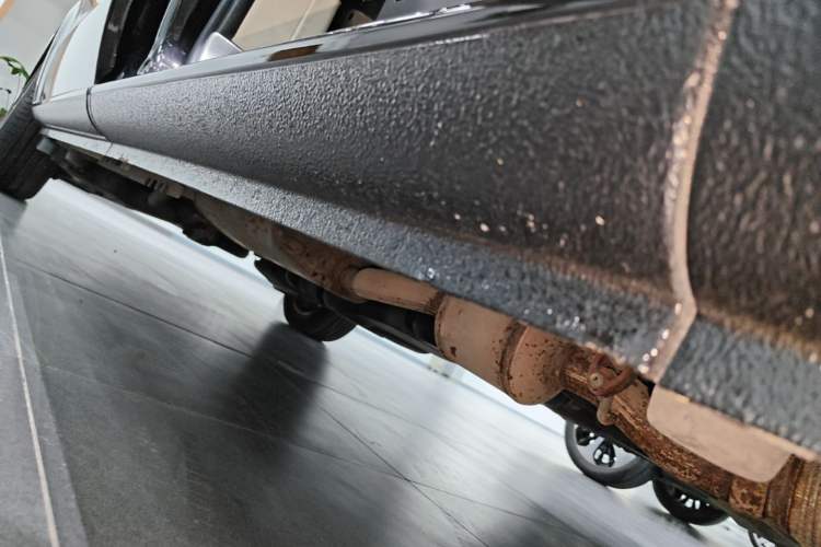 Used Mercedes-Benz Vito 2023 2.0T Elite Version 7 Seats Right Side Sill
