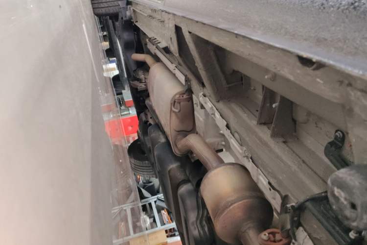 Used Mercedes-Benz Vito 2023 2.0T Business Version 7 Seats Right Side Sill