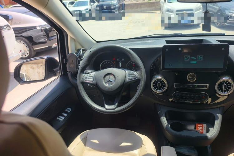 Used Mercedes-Benz Vito 2023 2.0T Elite Version 7 Seats Steering Wheel