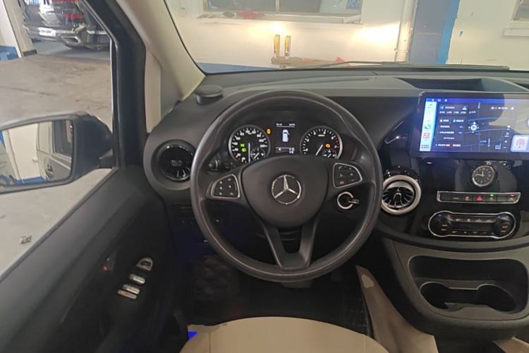 Used Mercedes-Benz Vito 2023 2.0T Elite Version 7 Seats Steering Wheel